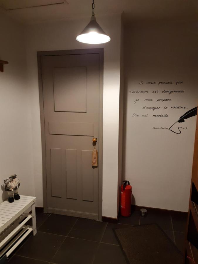 Apartamento L'Ecole Dinant Exterior foto